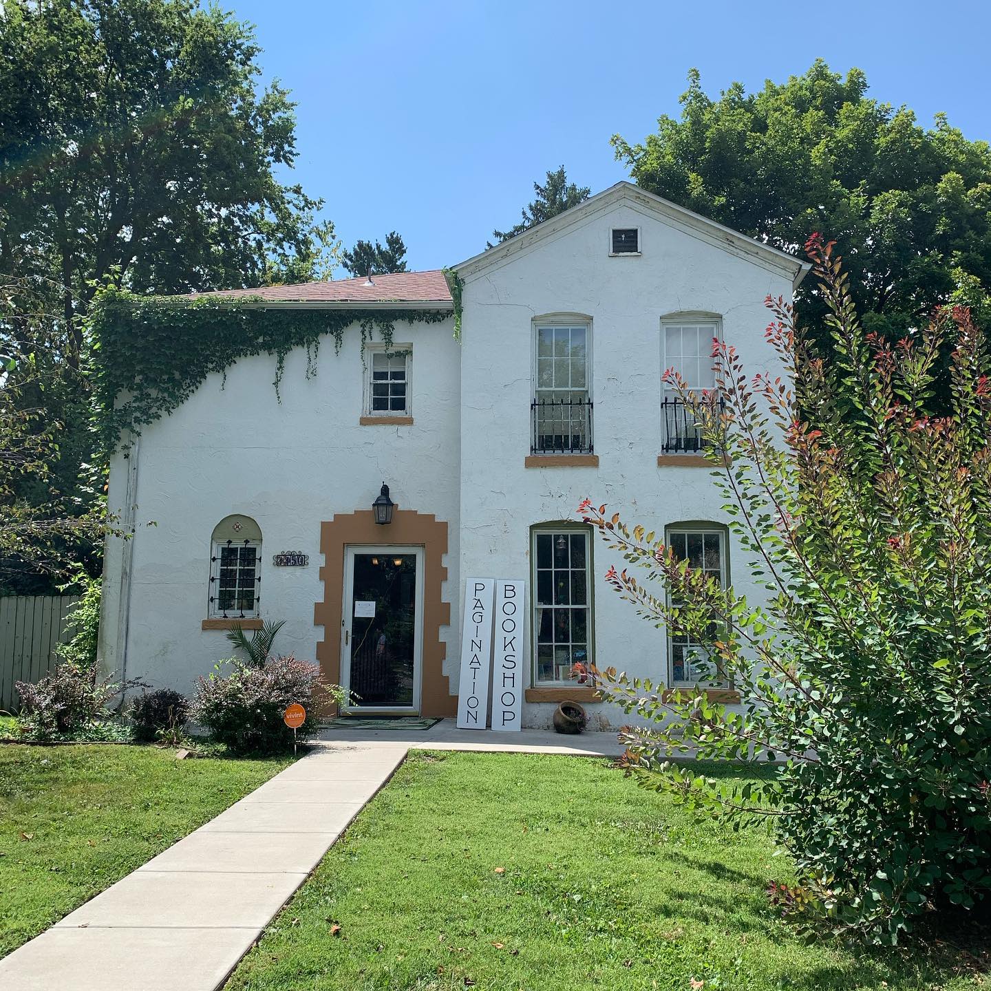 Pagination book shop.